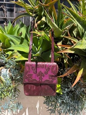 Leaders in Leather Crossbody bag